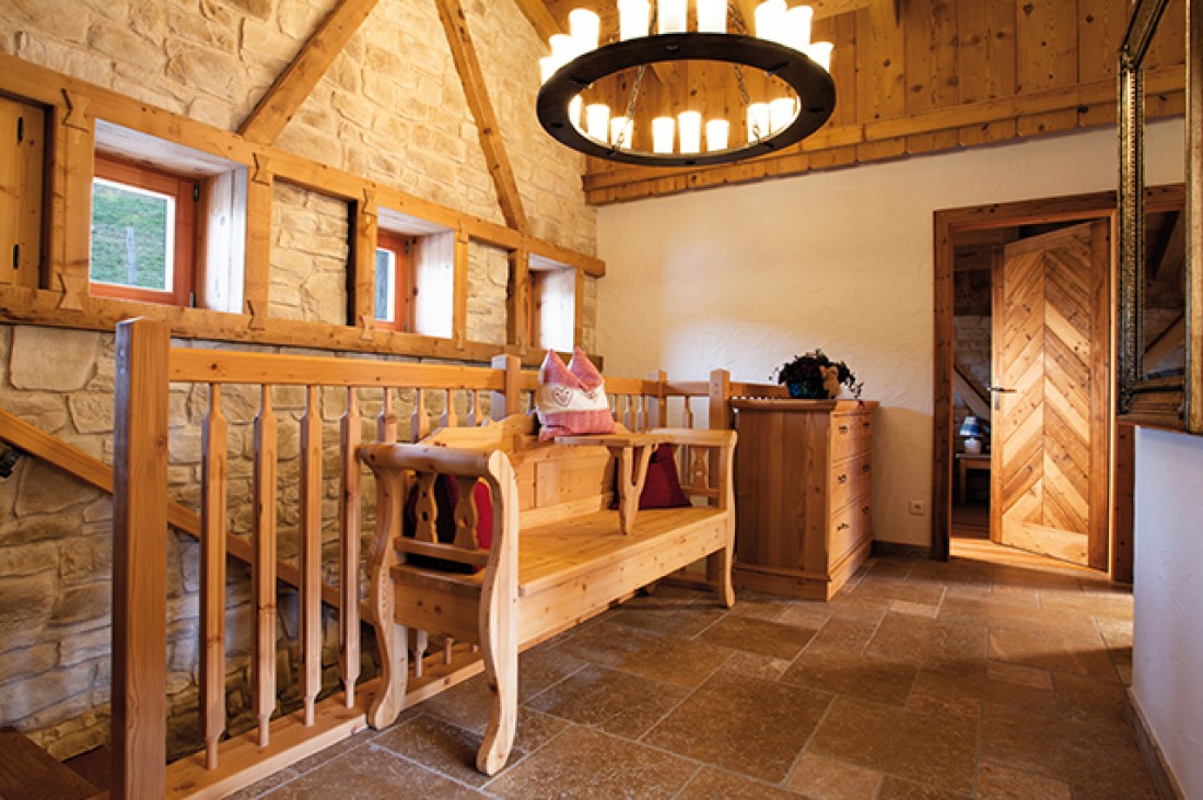 geräumige Diele mit Sichtdachstuhl im Almjuwel Zaglauhof