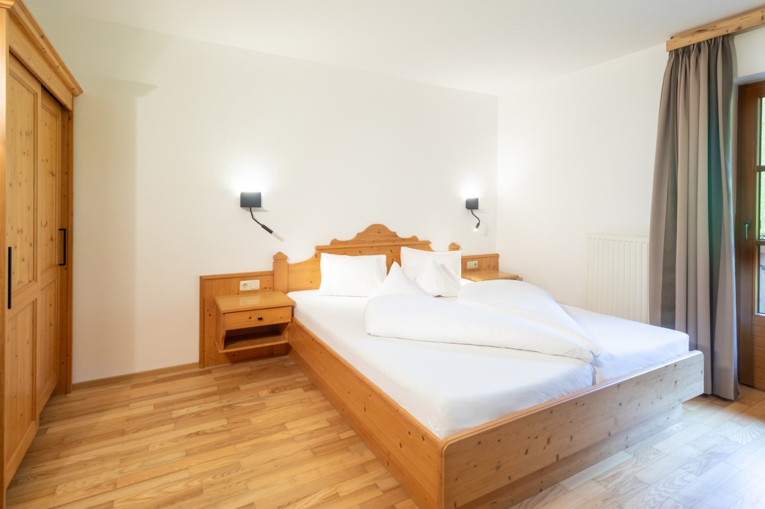 Schlafzimmer in der Ferienwohnung Bischling im Landhaus Zaglauhof