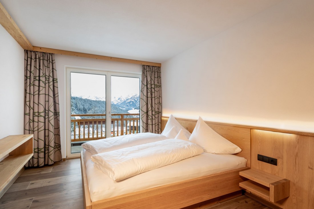 Schlafzimmer mit Doppelbett im Haus BergLeben Zaglauhof