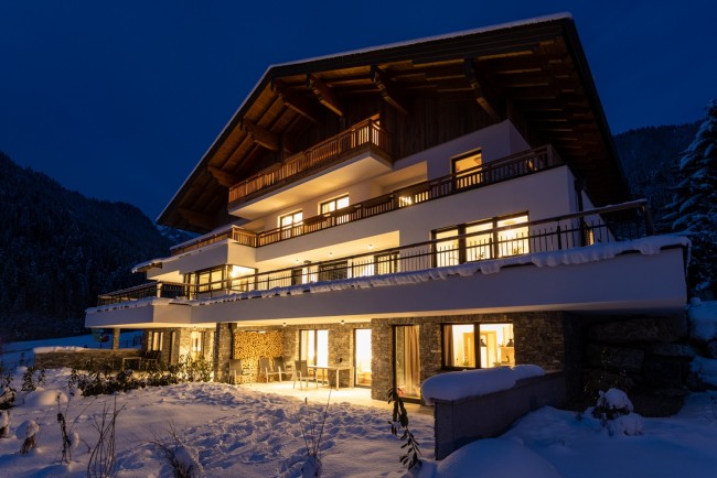 BergLeben Winterabend exklusive Apartments für Genießer