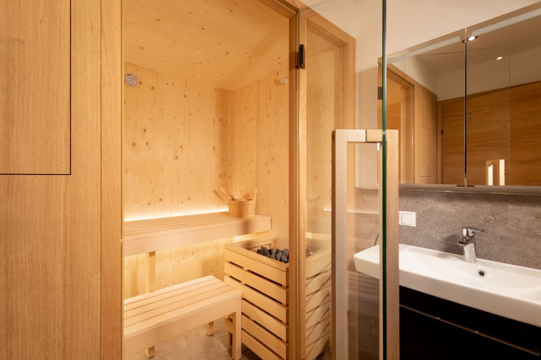 Badezimmer mit Sauna im Haus BergLeben Zaglauhof Werfenweng