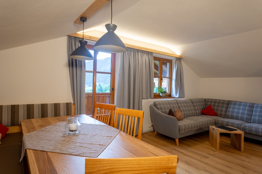 Großer Küchentisch für die ganze Familie im Landhaus Zaglauhof