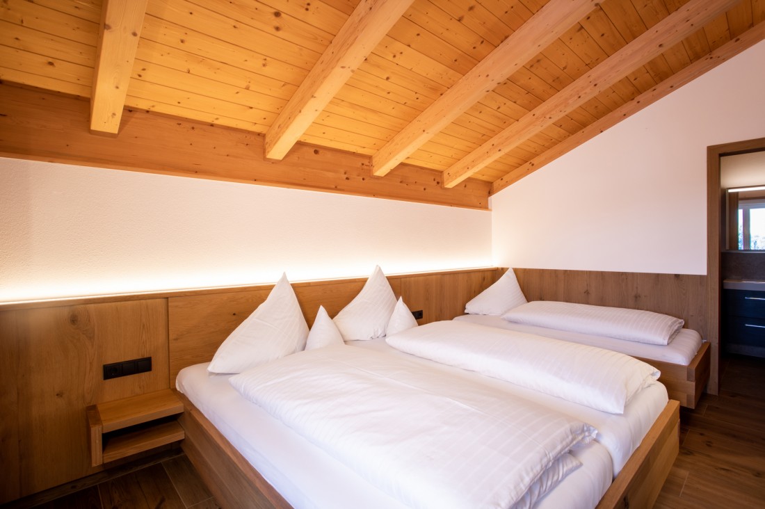 Schlafzimmt mit Doppel- und Einzelbett im BergLeben Zaglauhof