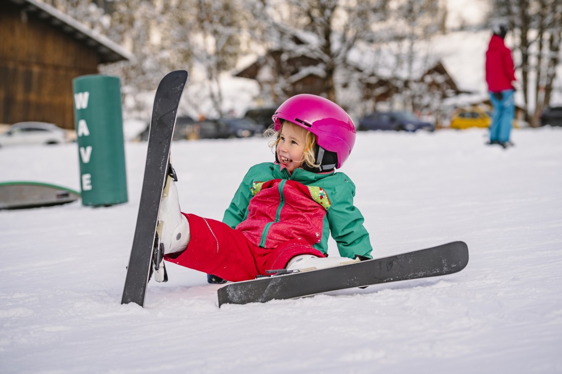 Spielerisch skifahren lernen im großen Kinderland der Bergbahnen Werfenweng
