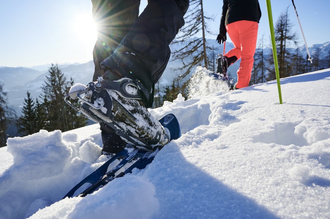 Schneeschuhwandern in winterlicher Traumlandschaft